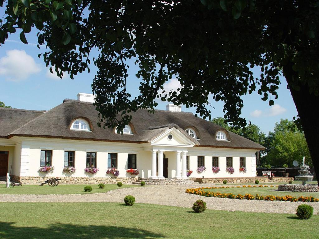 Hotel Dwor Chotynia Zewnętrze zdjęcie