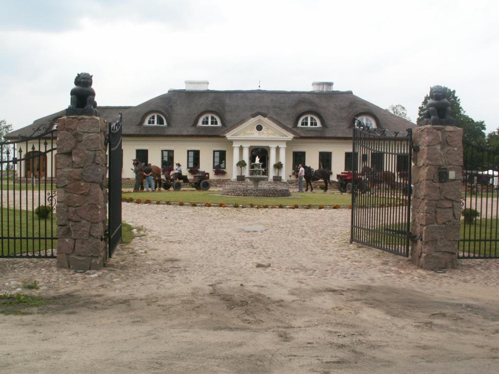 Hotel Dwor Chotynia Zewnętrze zdjęcie