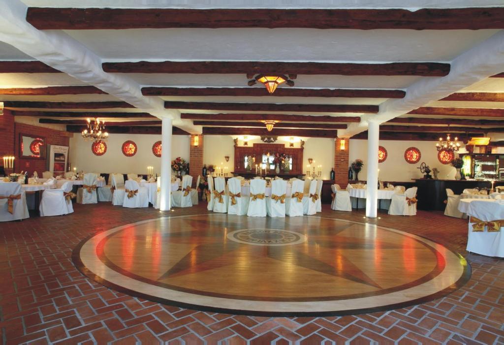 Hotel Dwor Chotynia Zewnętrze zdjęcie
