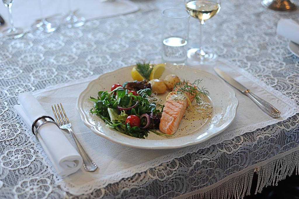 Hotel Dwor Chotynia Zewnętrze zdjęcie